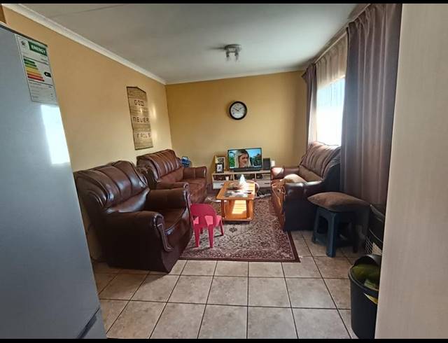 3 BEDROOM HOUSE FOR SALE IN CLOVERDENE